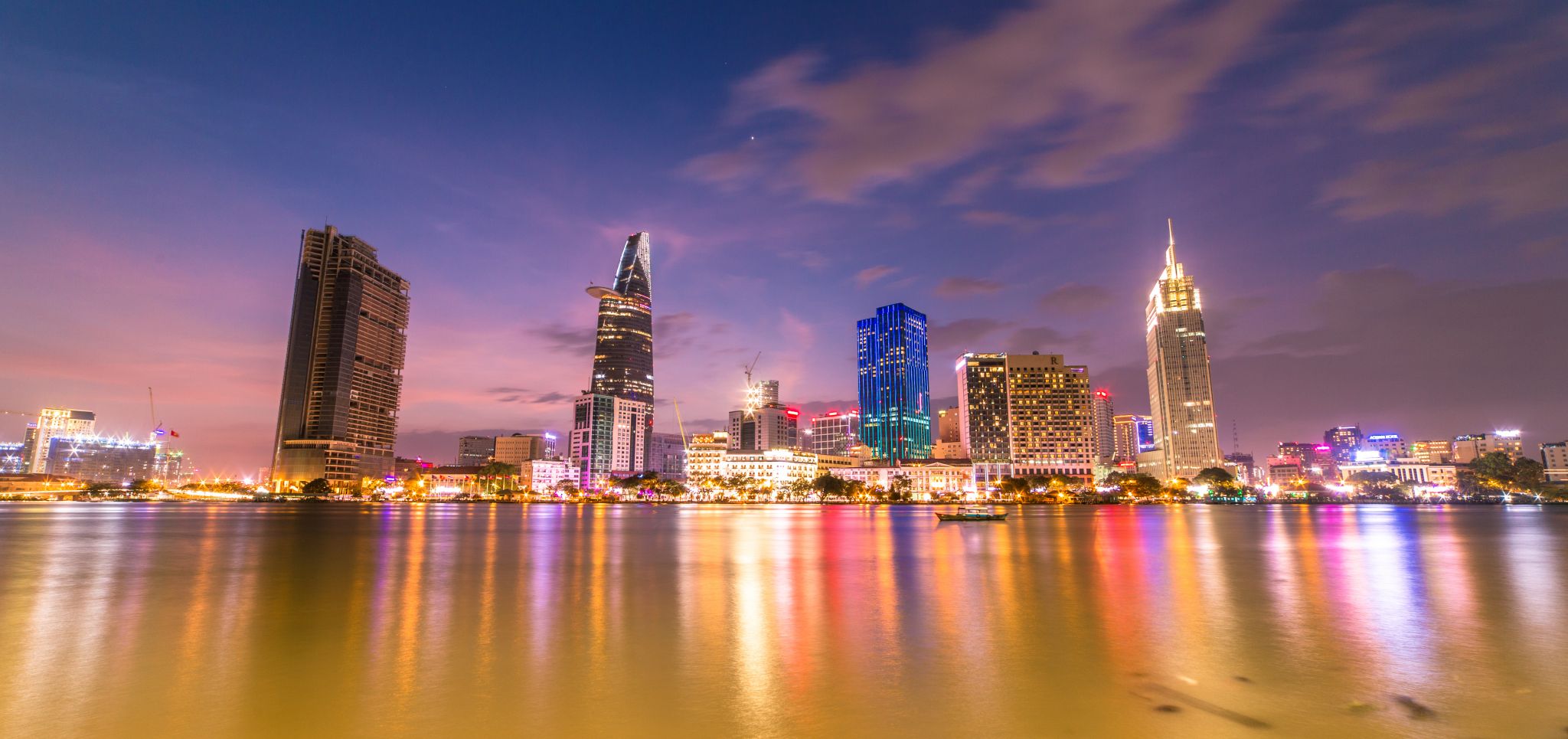 skyline-of-saigon-vietnam_l